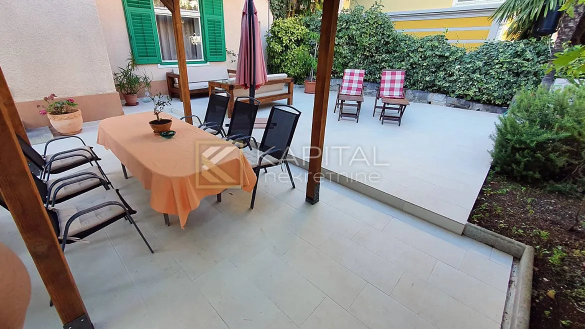 Opatija 50m Od Mora, Stan 200 M2, Okućnica, Parking!