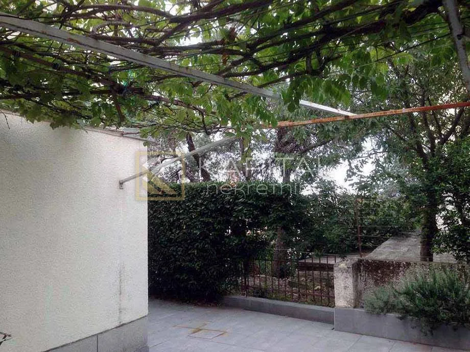 crikvenica, prizemna etaža s 3 apartmana, prilika!! - slika 8