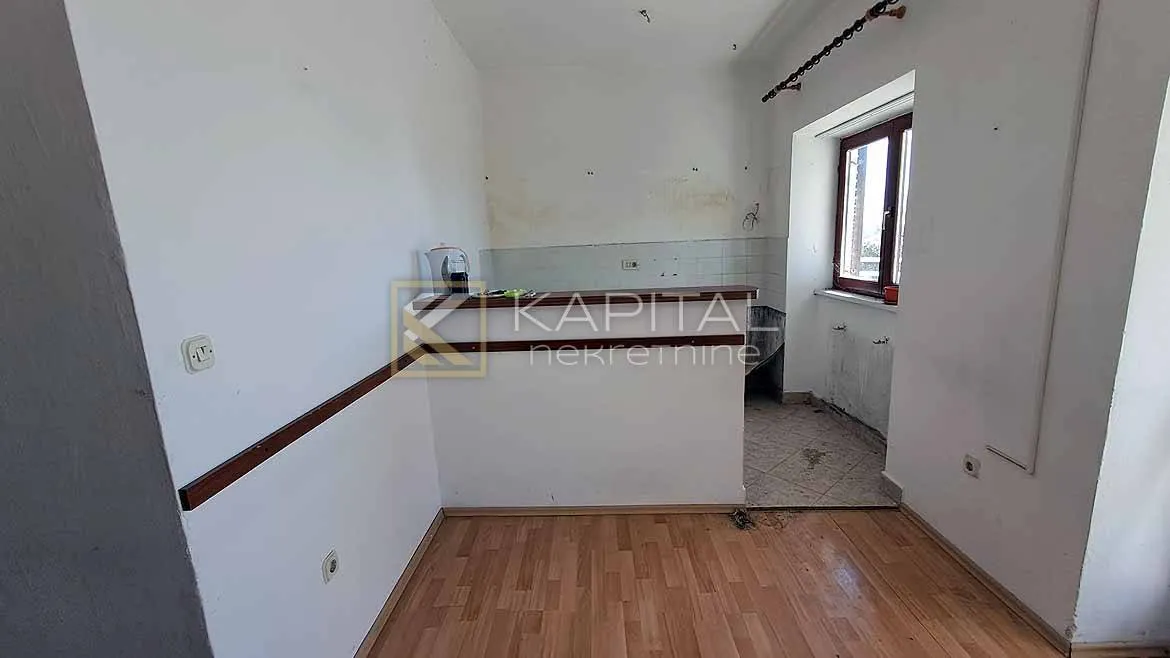 kostrena,kuća sa tri stana za adaptaciju - slika 4