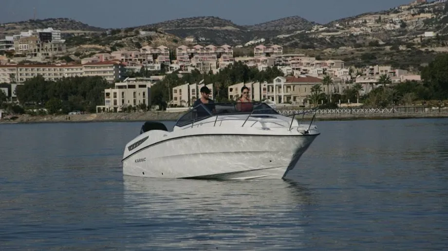 karnic 7,08 m (22sr) - cabin cruiser, model 2023 - slika 2