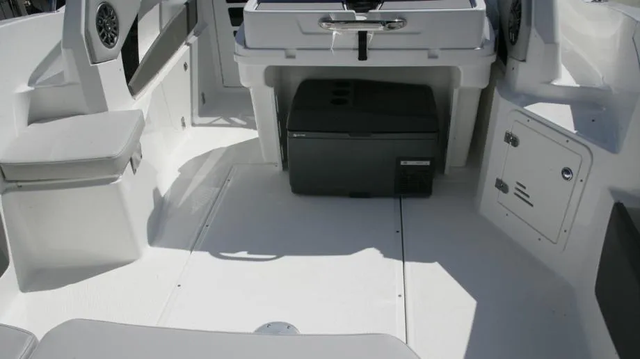 karnic 7,08 m (22sr) - cabin cruiser, model 2023 - slika 3