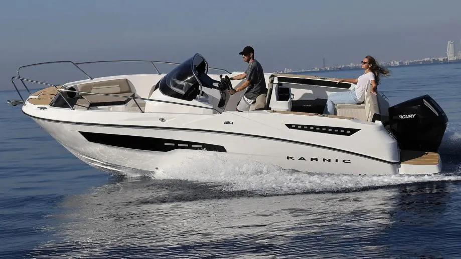 karnic 7,15 m (sl691) - kabina u konzoli, model 2026 - slika 7