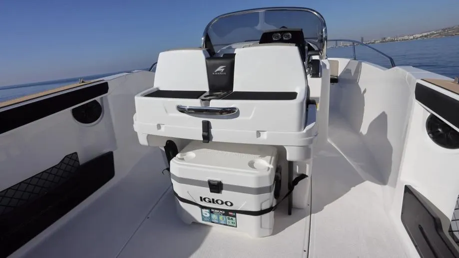 karnic 7,15 m (sl691) - kabina u konzoli, model 2026 - slika 13