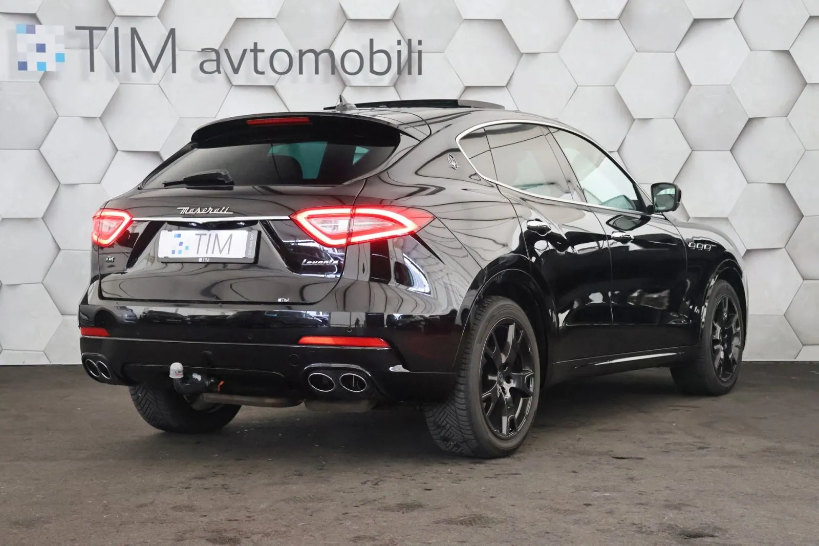 maserati levante 3.0 v6 gdi awd at8 panorama airmatic radar - slika 3