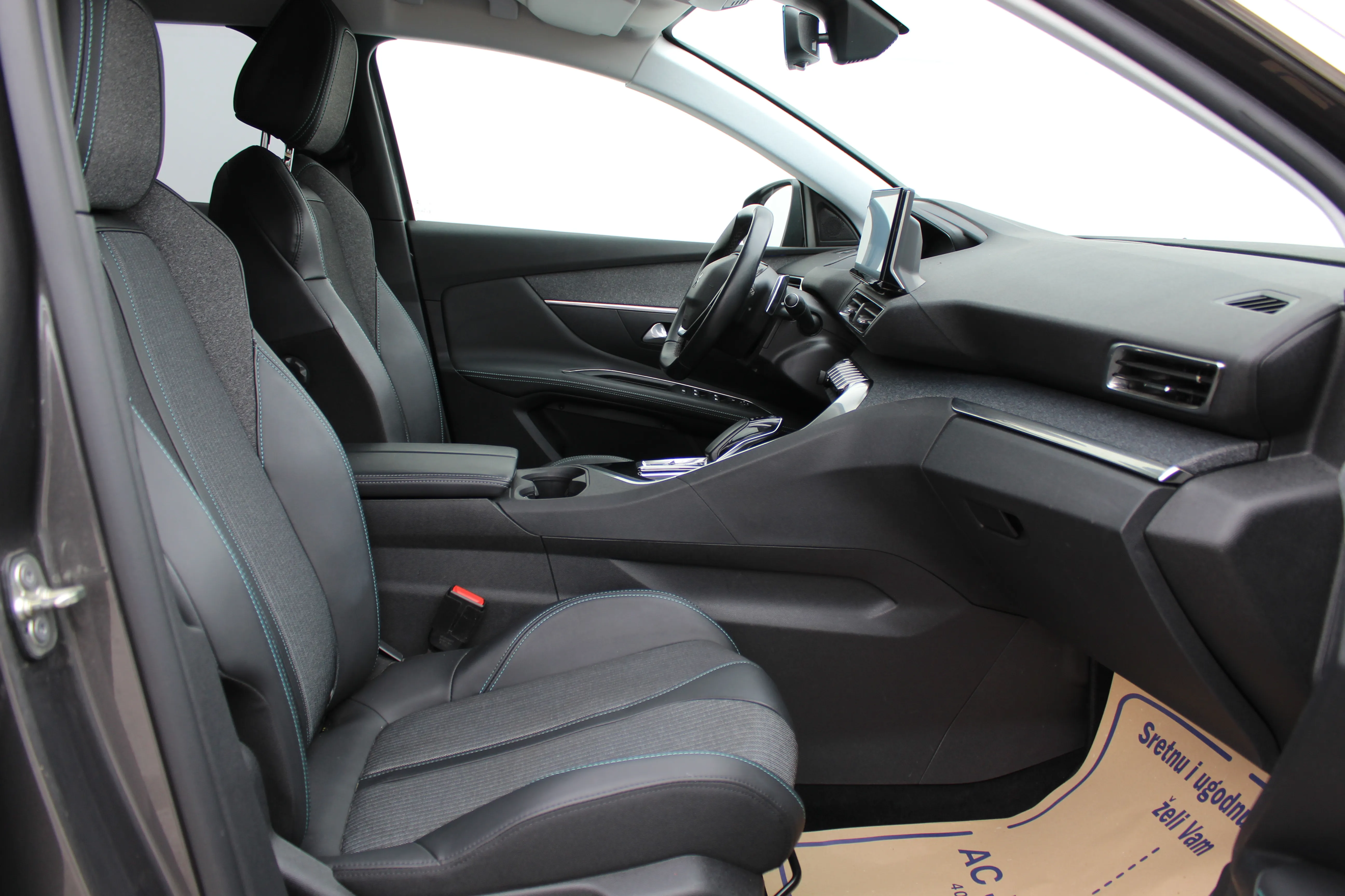 13084 peugeot 3008 phev 225 allure pack aut. - slika 11