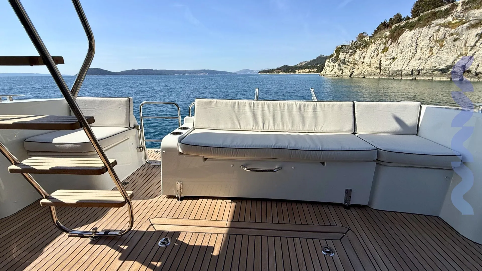 swift trawler 37 - premijera 2026 - slika 6