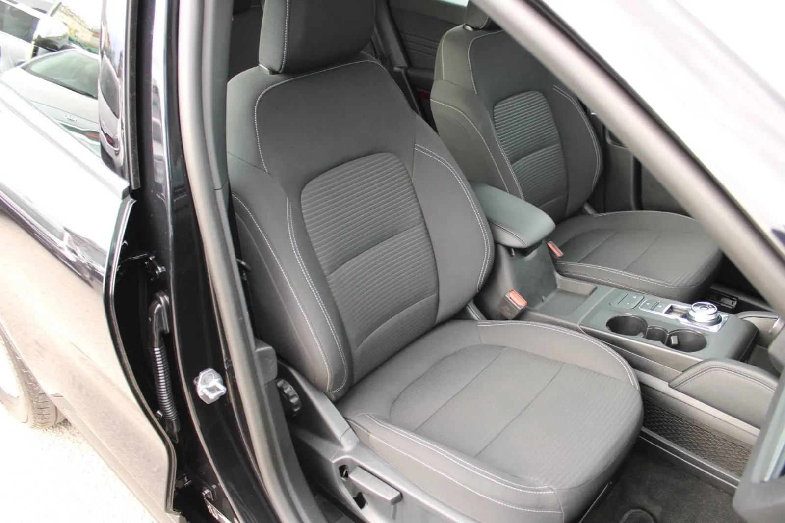 ford kuga 2.5 hybrid titanium automtik - slika 13