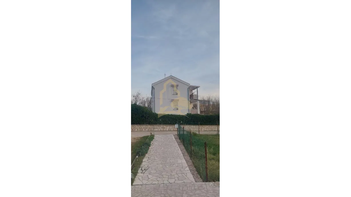2 apartmana s pogledom na paški zaljev, 81m2 - slika 16