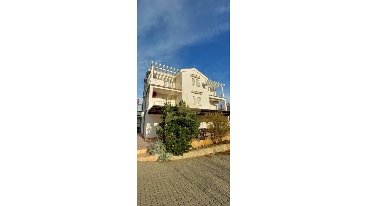 2 apartmana s pogledom na paški zaljev, 81m2 - slika 14