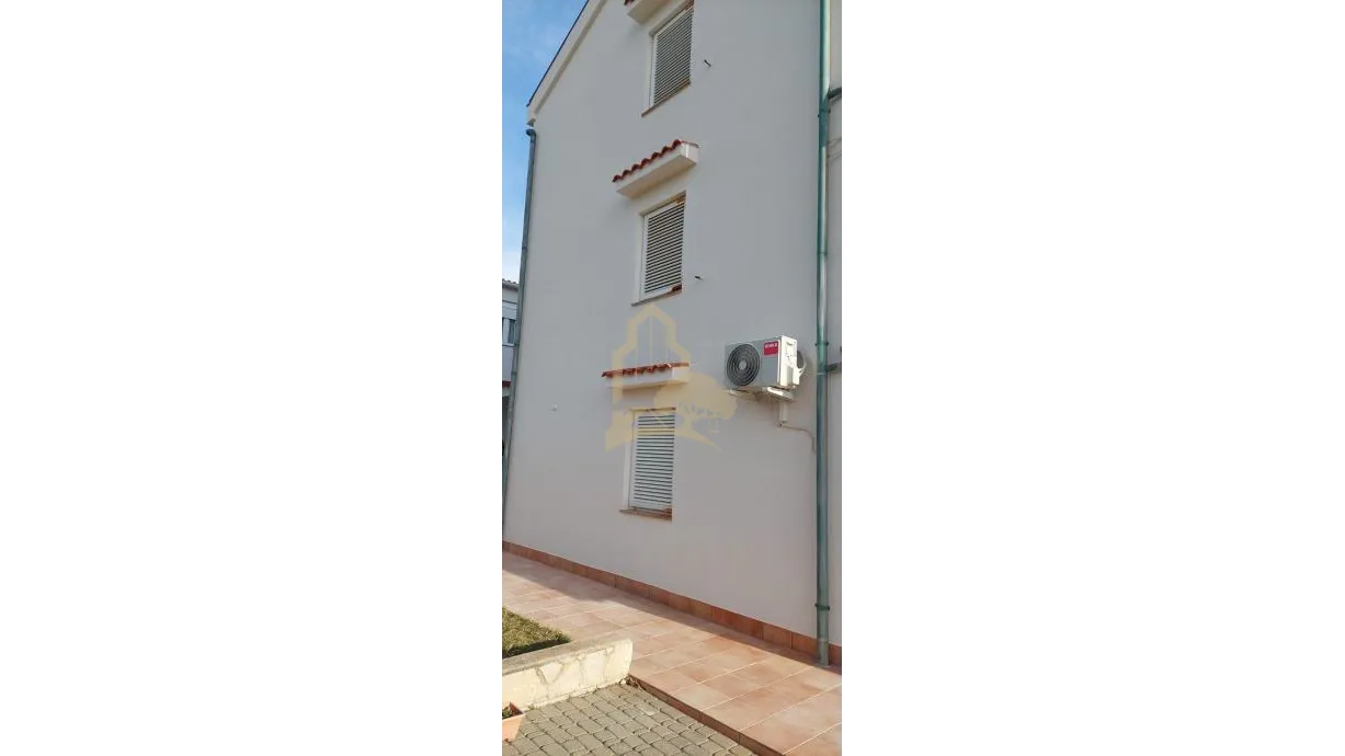 2 apartmana s pogledom na paški zaljev, 81m2 - slika 15