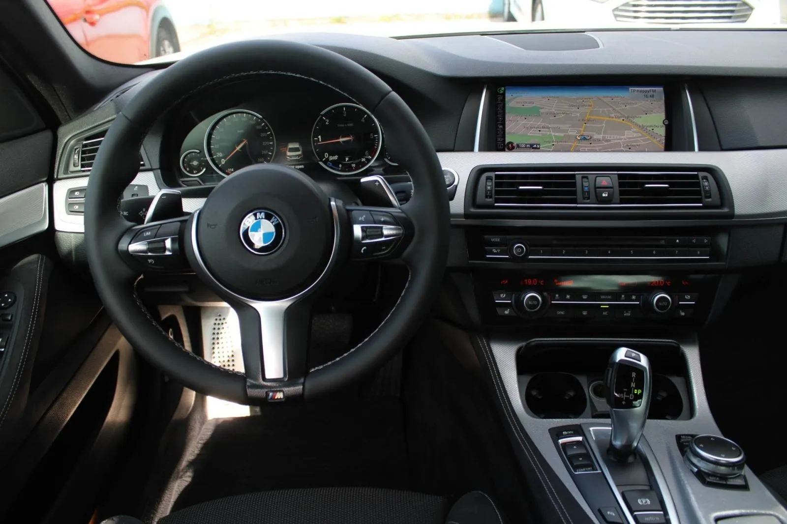bmw serija 5 520d automatik m-paket *navigacija* - slika 11