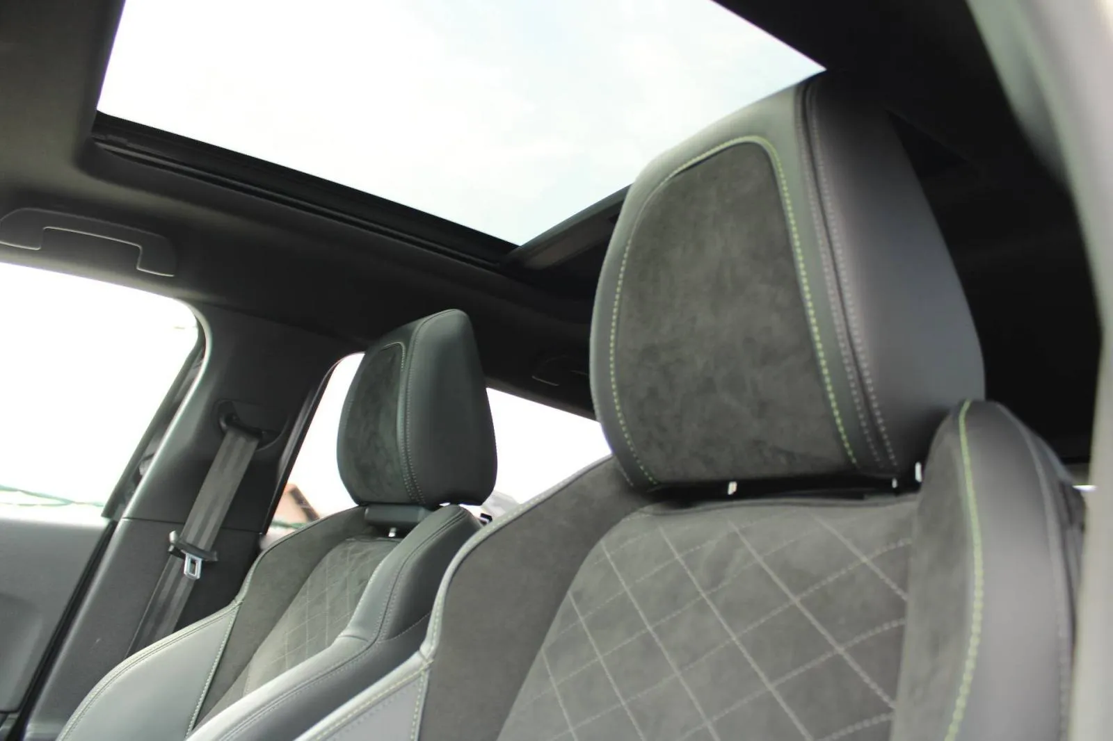 peugeot 2008 155 gt line automatik *panorama, led, kamera* - slika 13