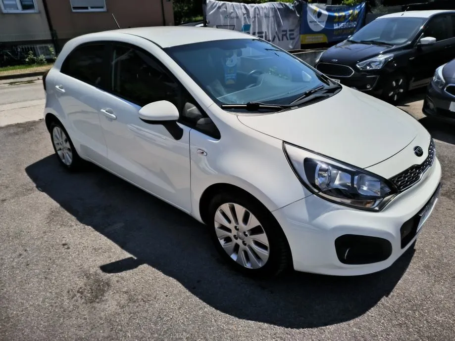 kia rio 1,2 fifa cup edition, servisna, jamstvo, reg. 1 godinu - slika 3