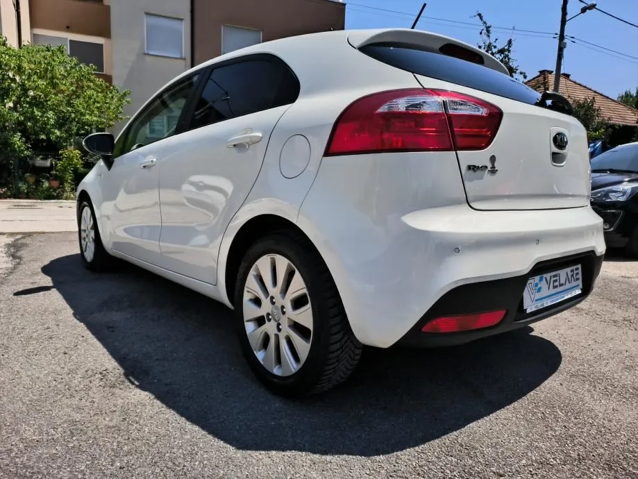 kia rio 1,2 fifa cup edition, servisna, jamstvo, reg. 1 godinu - slika 7