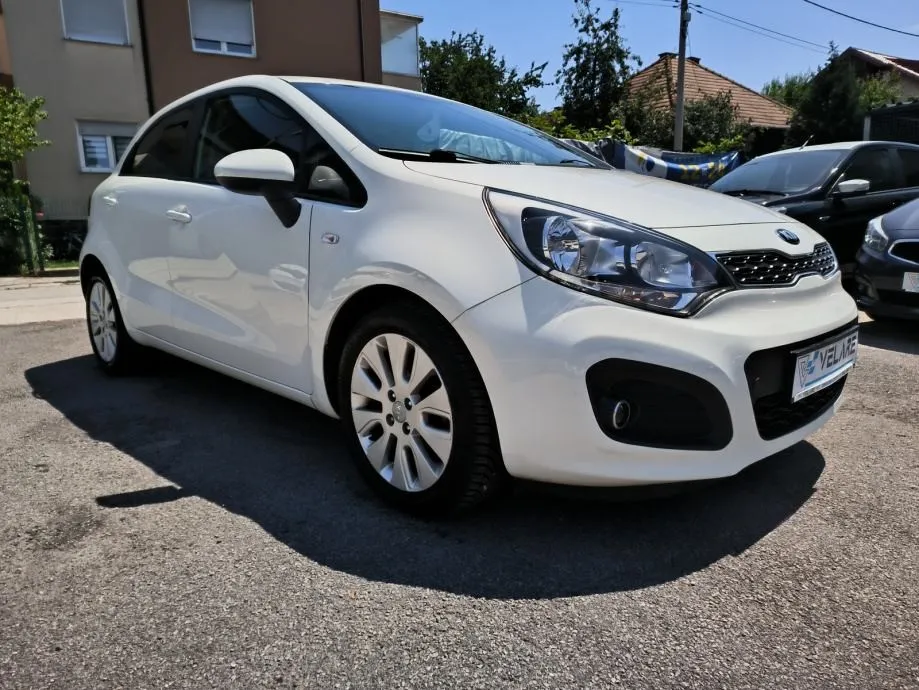 kia rio 1,2 fifa cup edition, servisna, jamstvo, reg. 1 godinu - slika 2