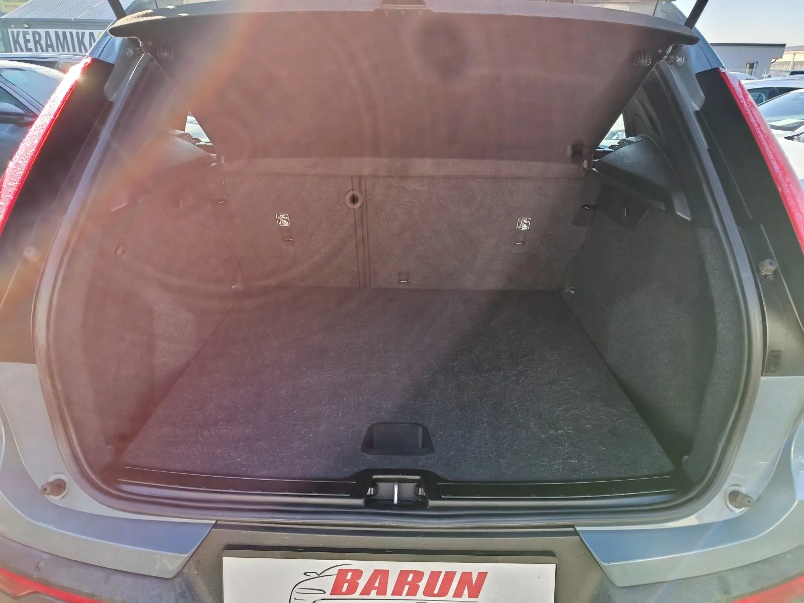 volvo xc40 d3 ,jamstvo do 2 godine,vozilo u sustavu pdv-a - slika 15
