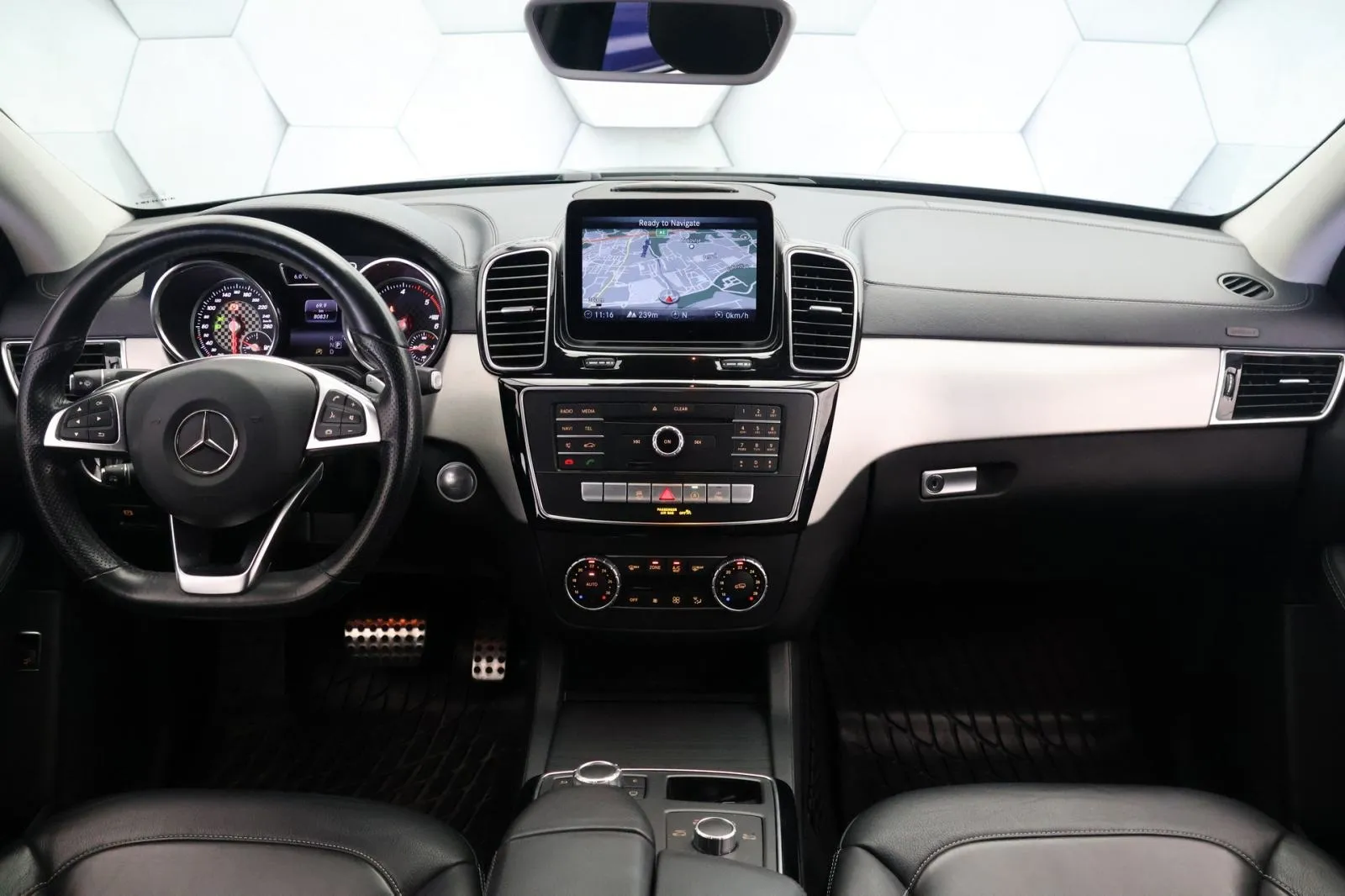 mercedes-benz gle coupe 350d 4matic 9g-tronic amg line multibeam radar - slika 7