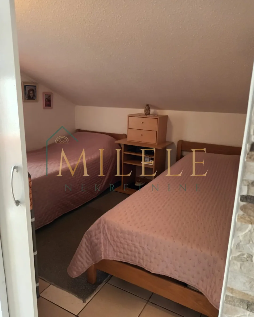 vodice kuća sa 5 apartmana - slika 6