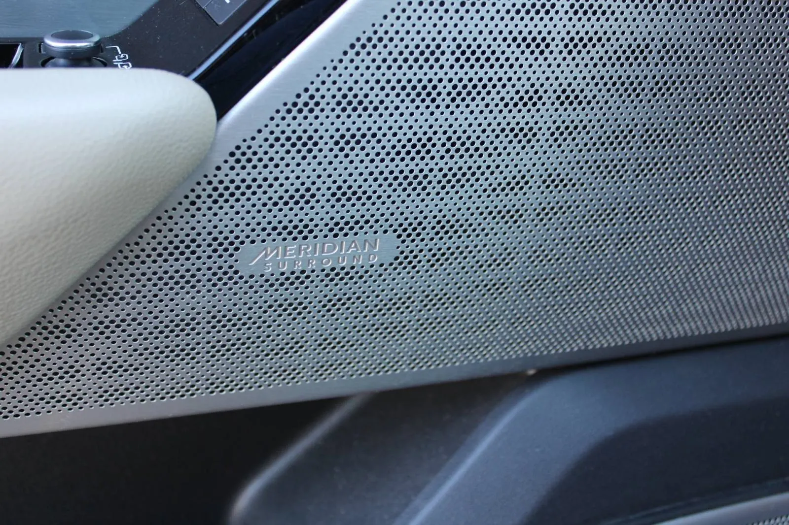 land rover range rover velar 2.0d automatik *led, navigacija, kamera* - slika 12
