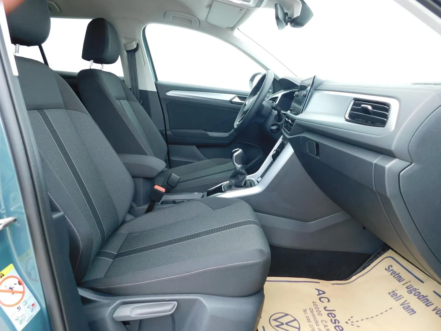 10451 volkswagen t-roc 1.0 tsi life - slika 12