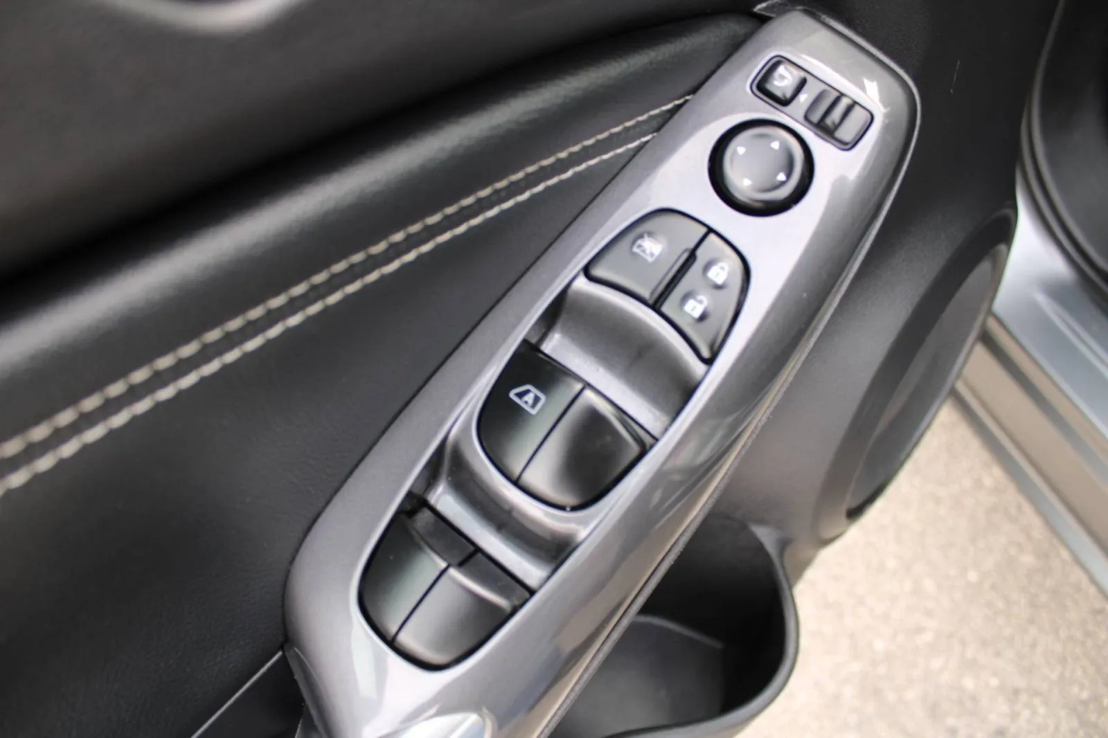 nissan juke 1.0 dig-t automatik *led, navigacija, kamera* - slika 15