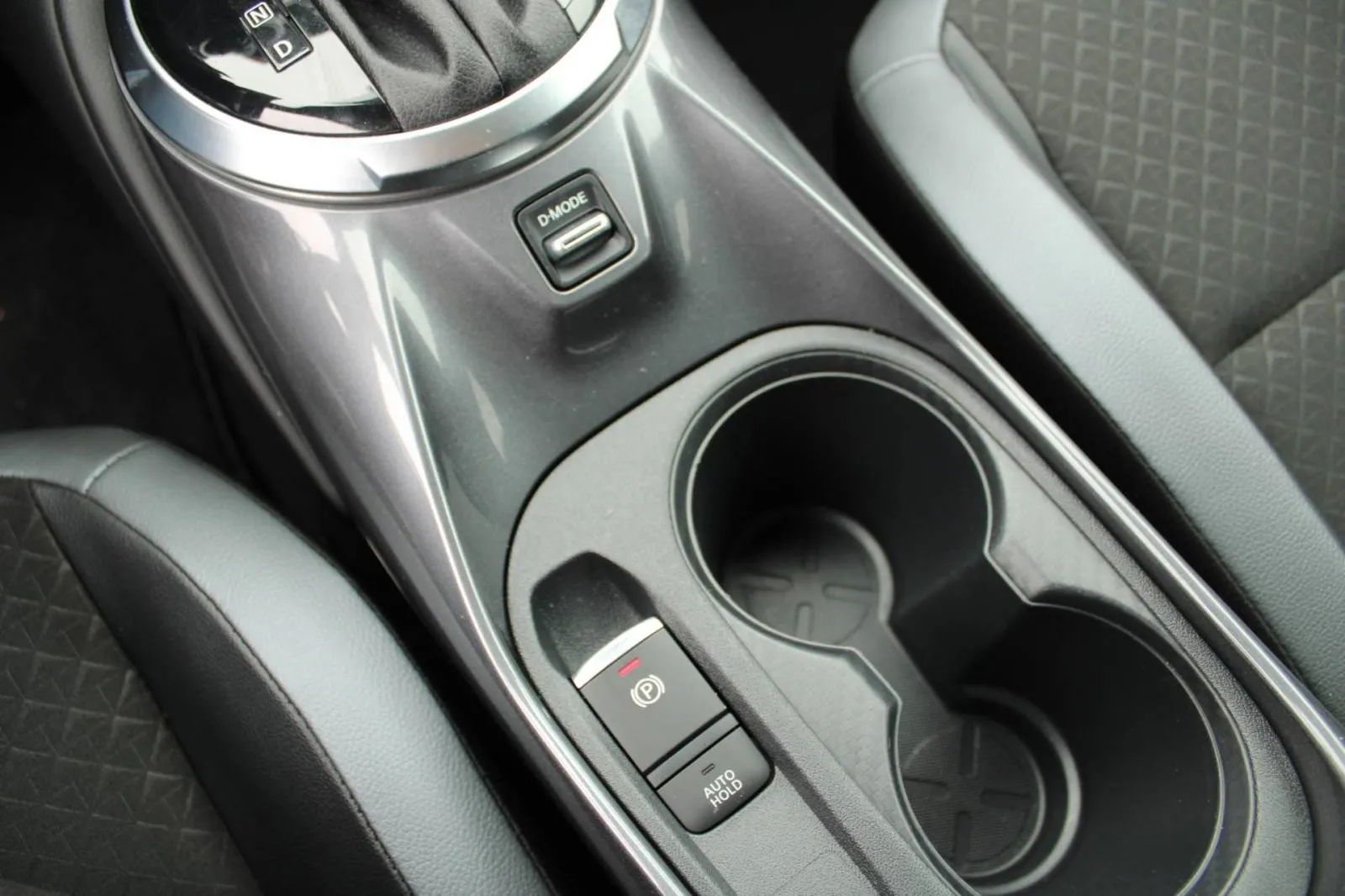 nissan juke 1.0 dig-t automatik n-connecta *kamera* - slika 21