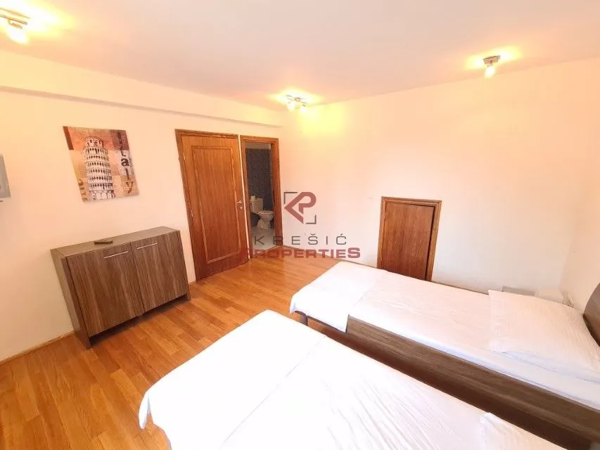 vila s tri odvojena stana u cavtatu - slika 11