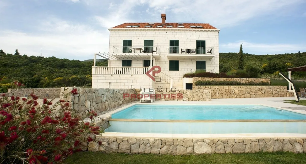 Vila s tri odvojena stana u Cavtatu - Cavtat, Konavle