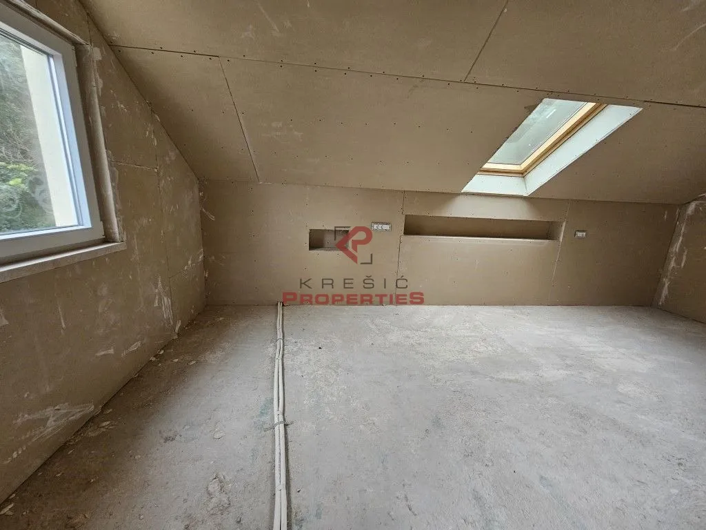 prelijepa kuća s pogledom, sobra - slika 13