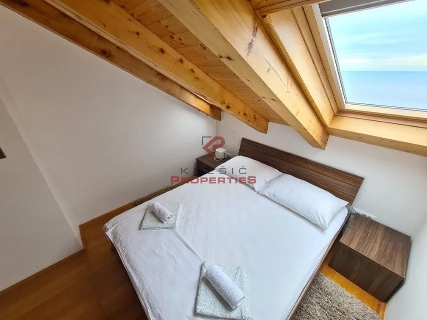 vila s tri odvojena stana u cavtatu - slika 25