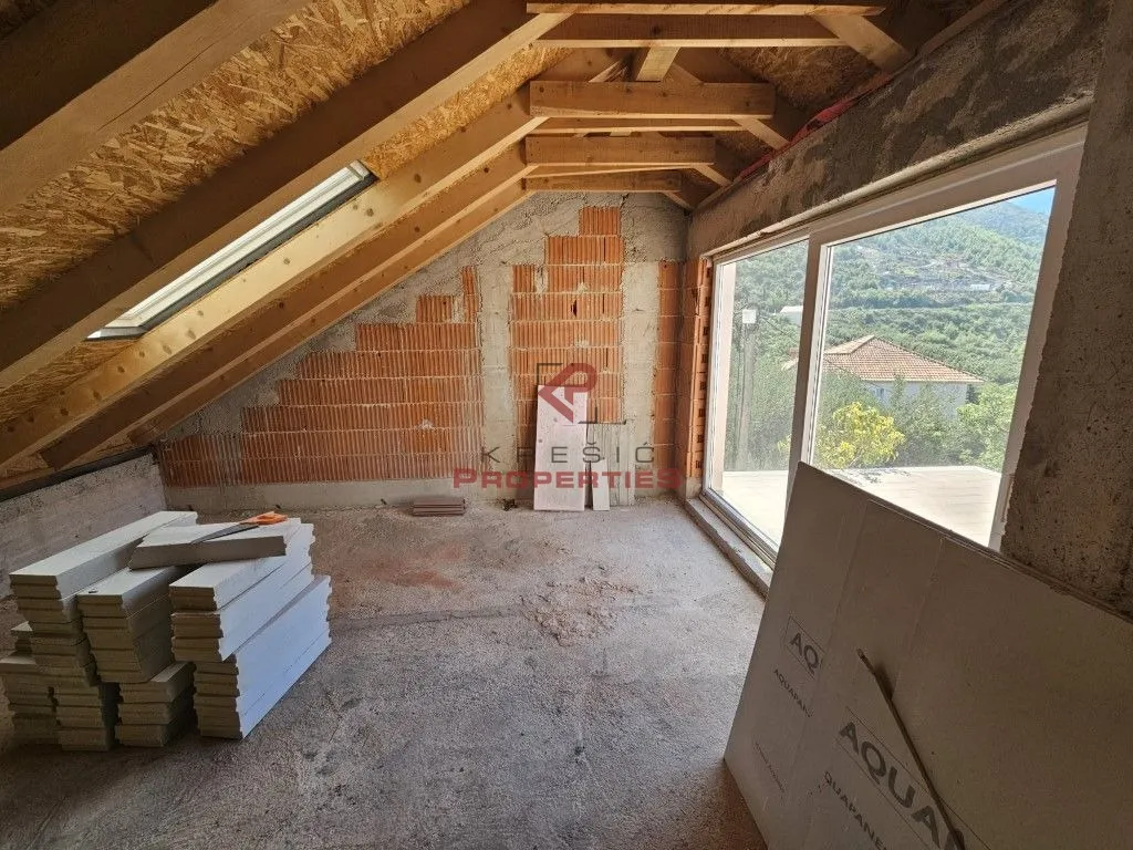 odlična kuća s apartmanom i roh bau stanom – plat - slika 10