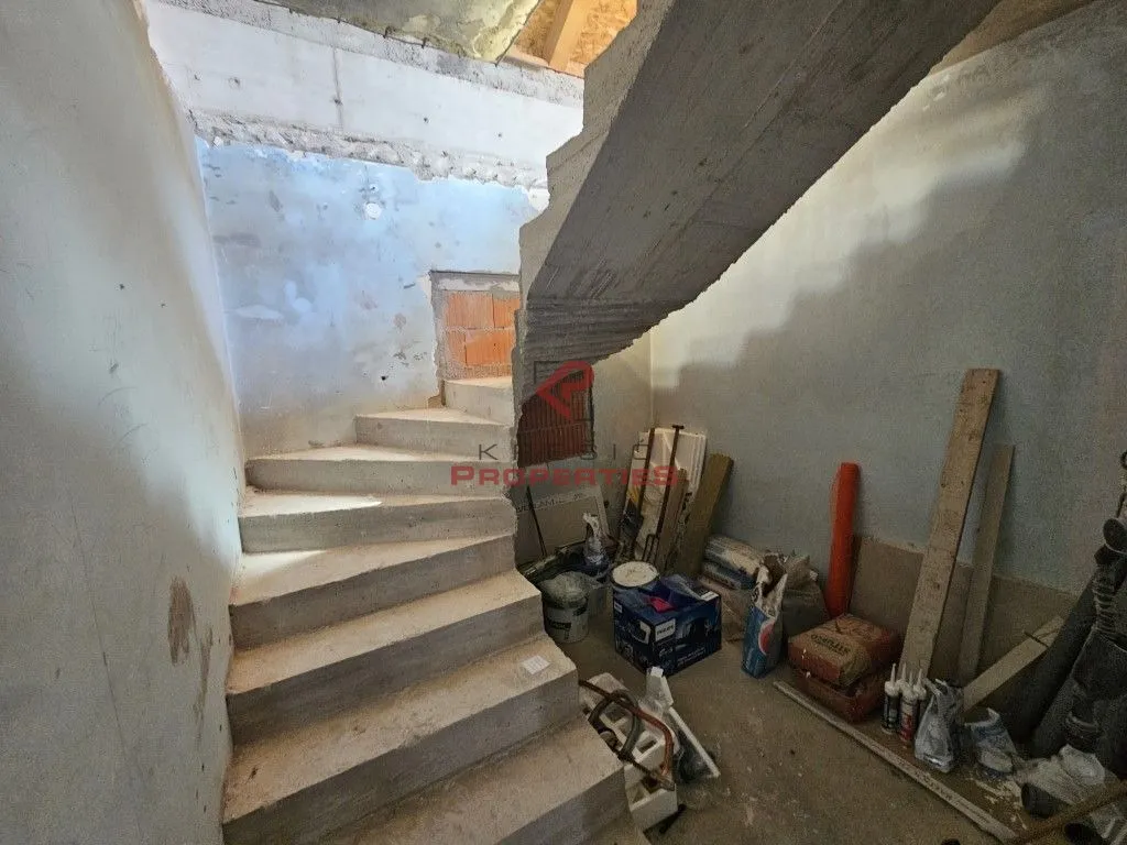 odlična kuća s apartmanom i roh bau stanom – plat - slika 7