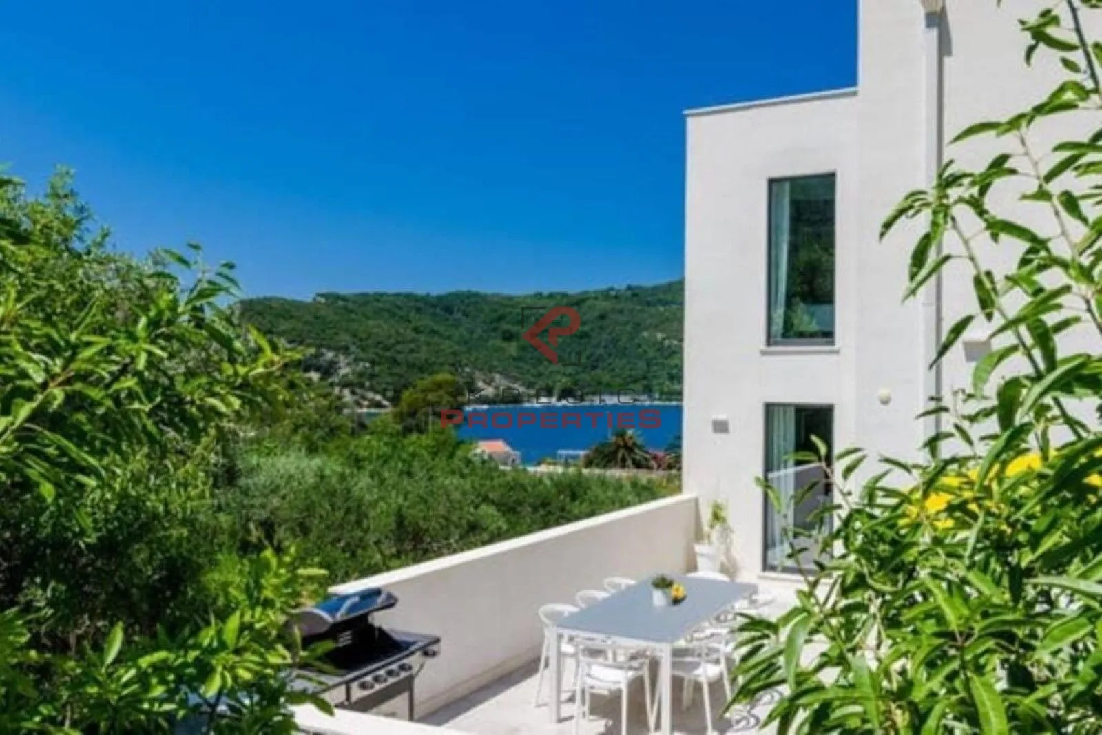 vila s bazenom u zatonu - slika 11