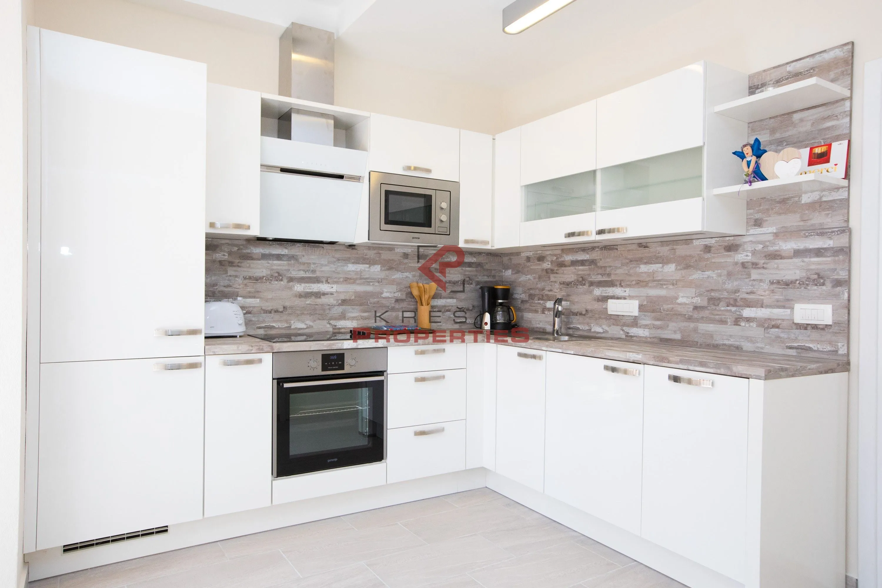 dva apartmana u centru cavtata - slika 6