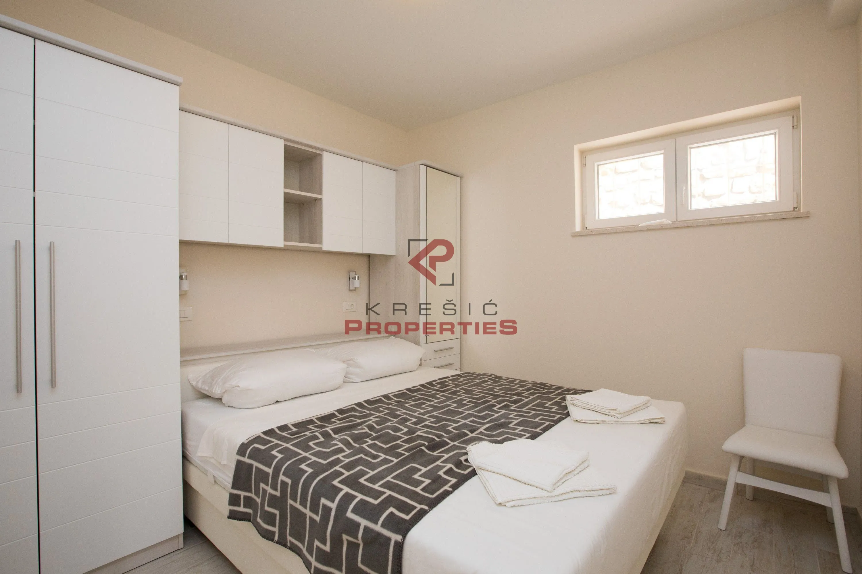 dva apartmana u centru cavtata - slika 2