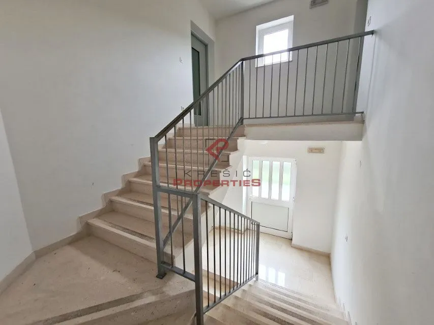 vila s tri odvojena stana u cavtatu - slika 20