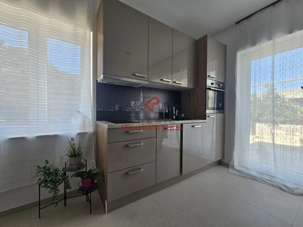 odlična kuća s apartmanom i roh bau stanom – plat - slika 4