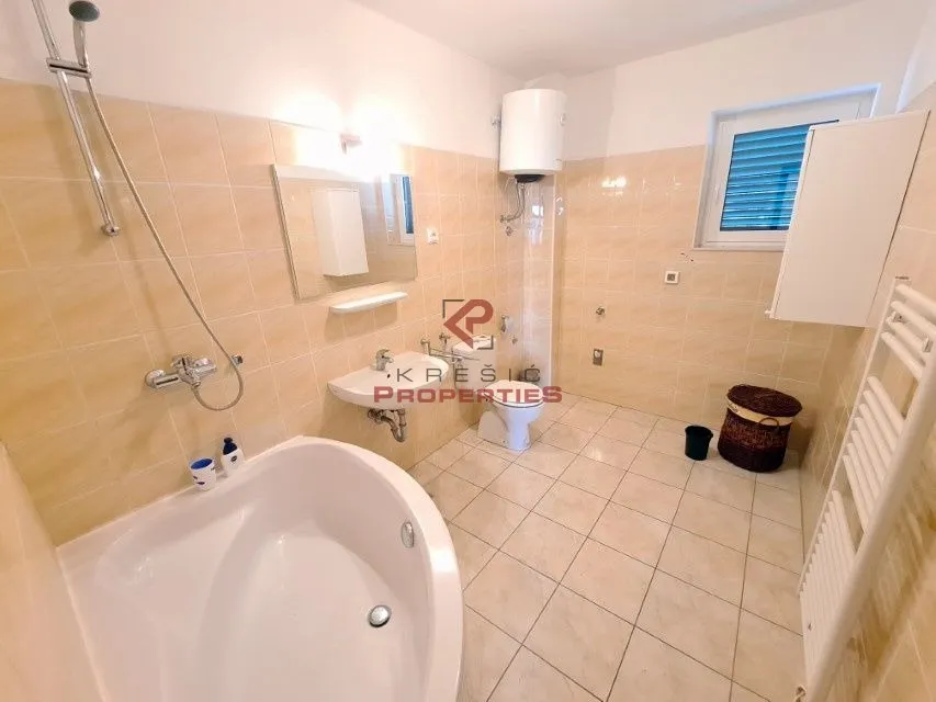 vila s tri odvojena stana u cavtatu - slika 6