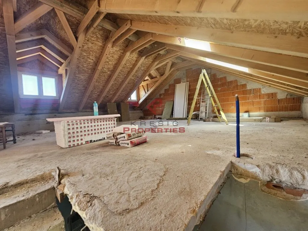 odlična kuća s apartmanom i roh bau stanom – plat - slika 9