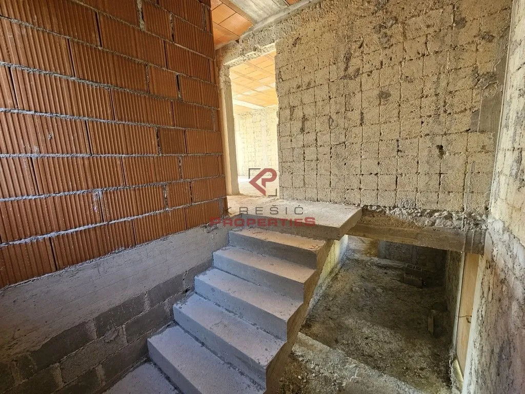 kuća prodaja mlini 350 m2 - slika 10