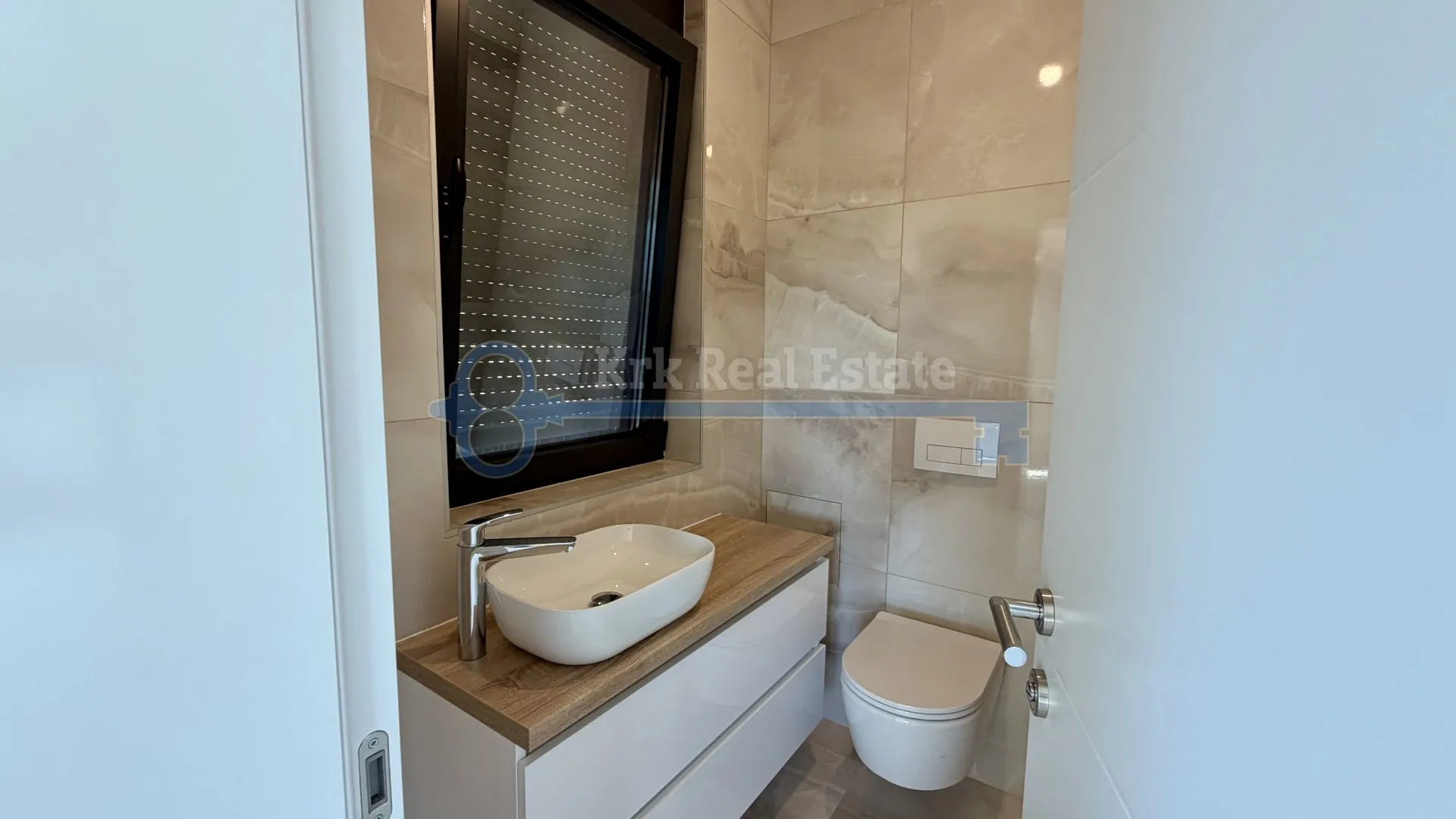 krk - dvoetažni apartman sa krovnom terasom - slika 27