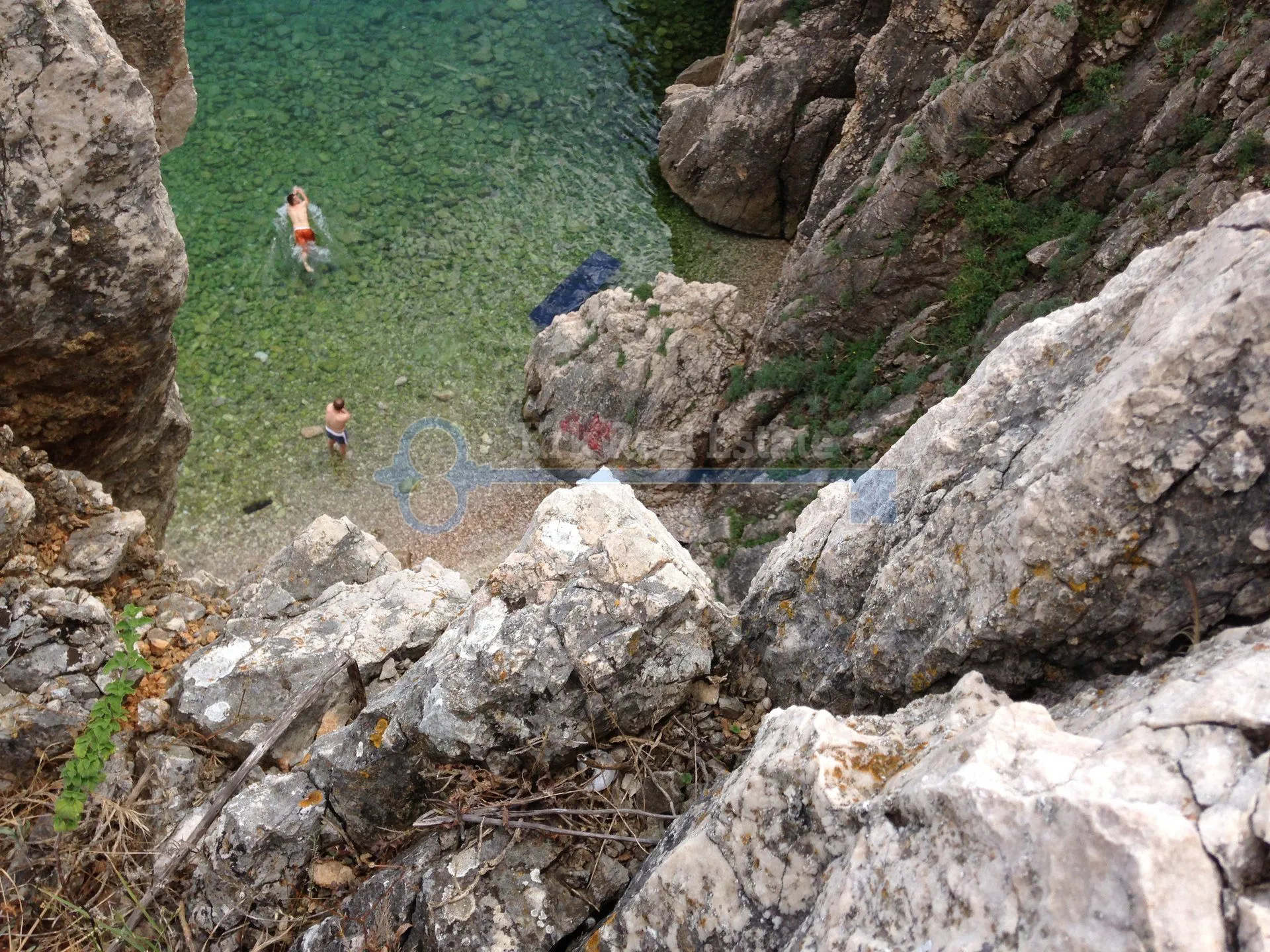vrbnik - samostojeća renovirana kamena kuća na stijeni neposredno iznad mora - slika 15