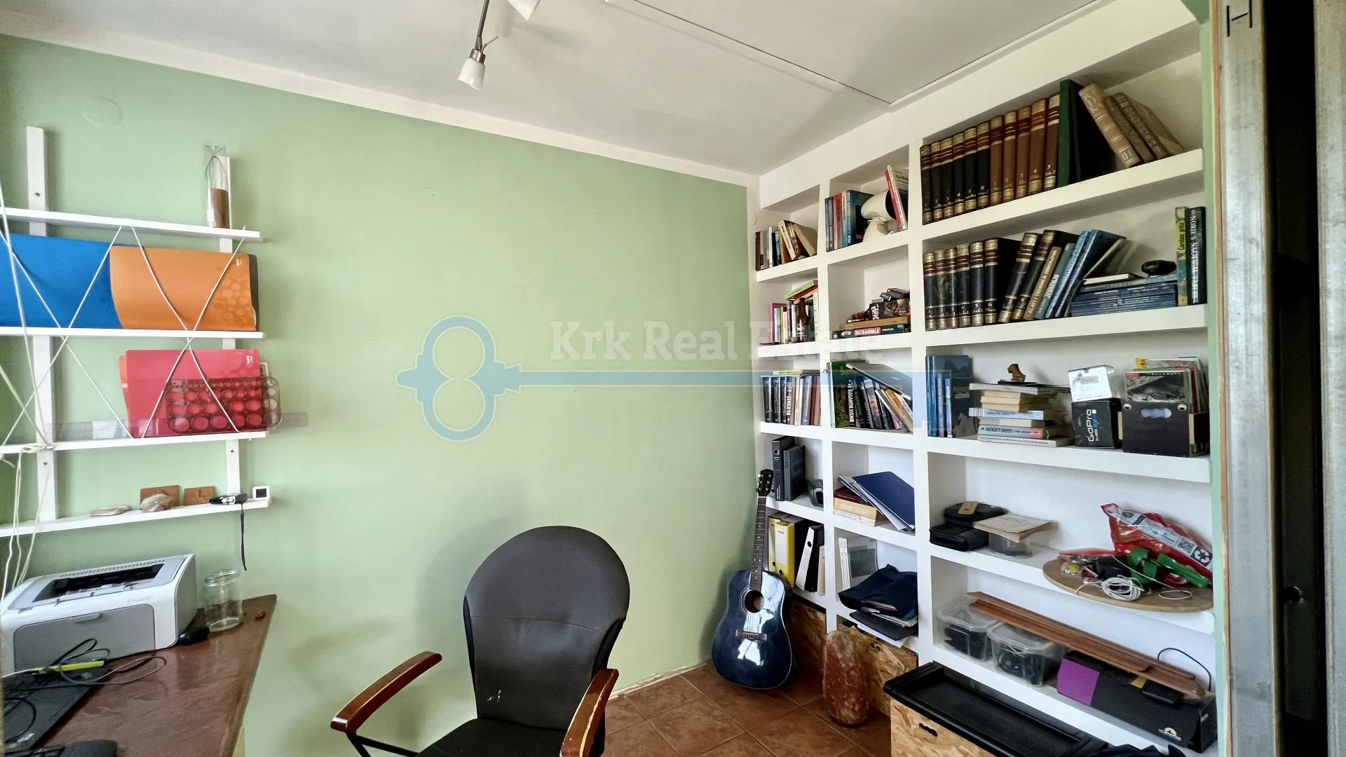 njivice - kuća sa tri apartmana i velikom okućnicom - slika 24