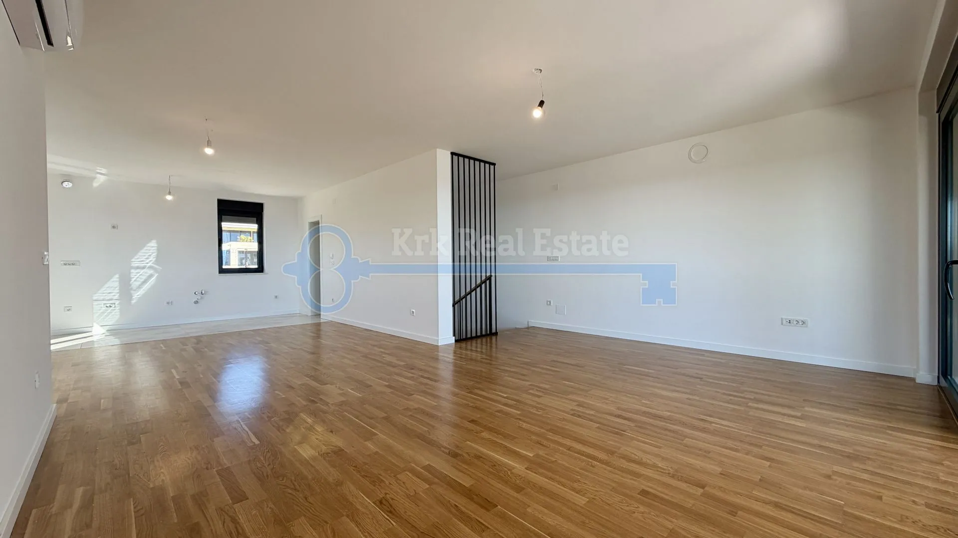 krk - dvoetažni apartman sa krovnom terasom - slika 24