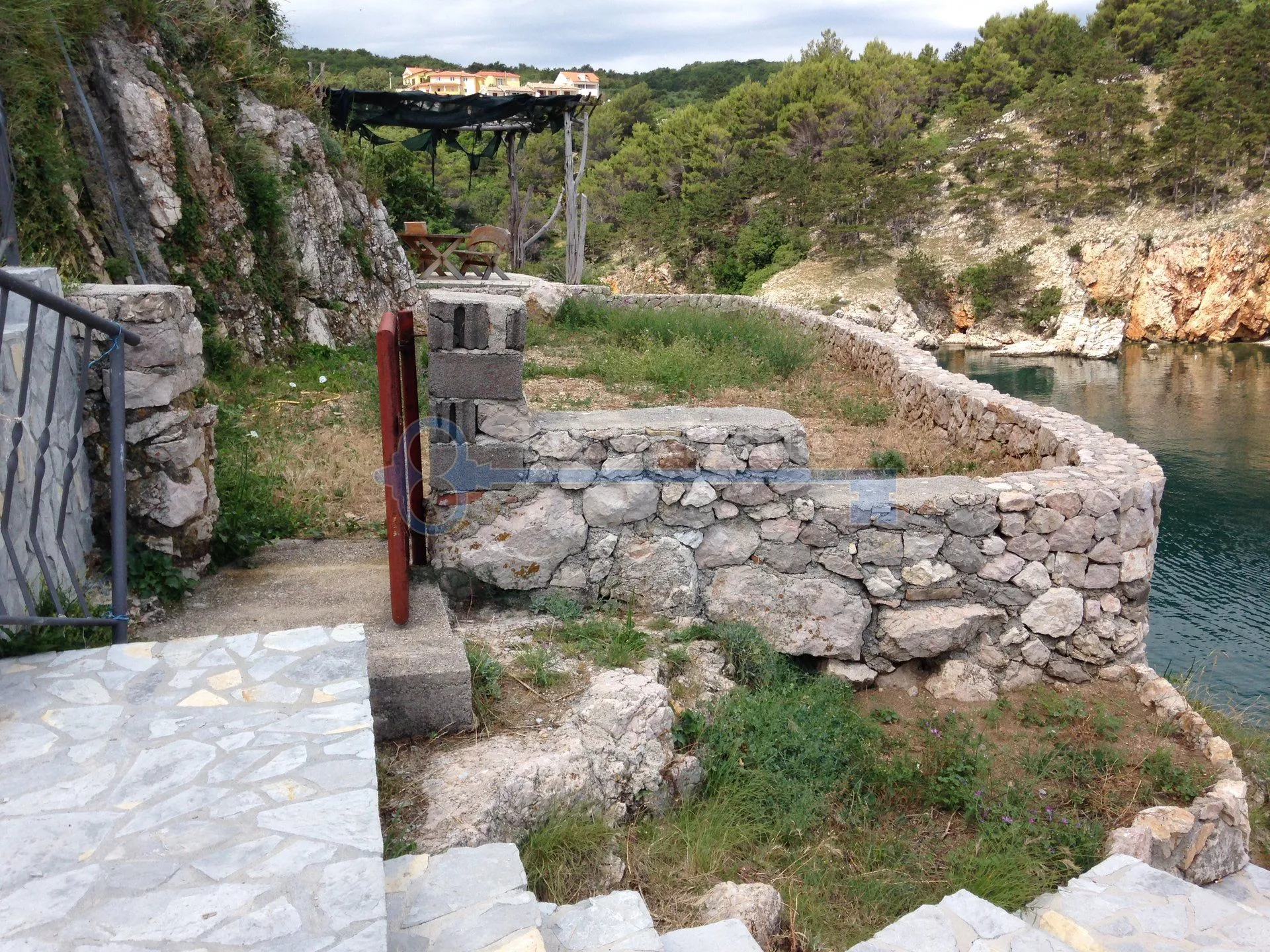 vrbnik - samostojeća renovirana kamena kuća na stijeni neposredno iznad mora - slika 6
