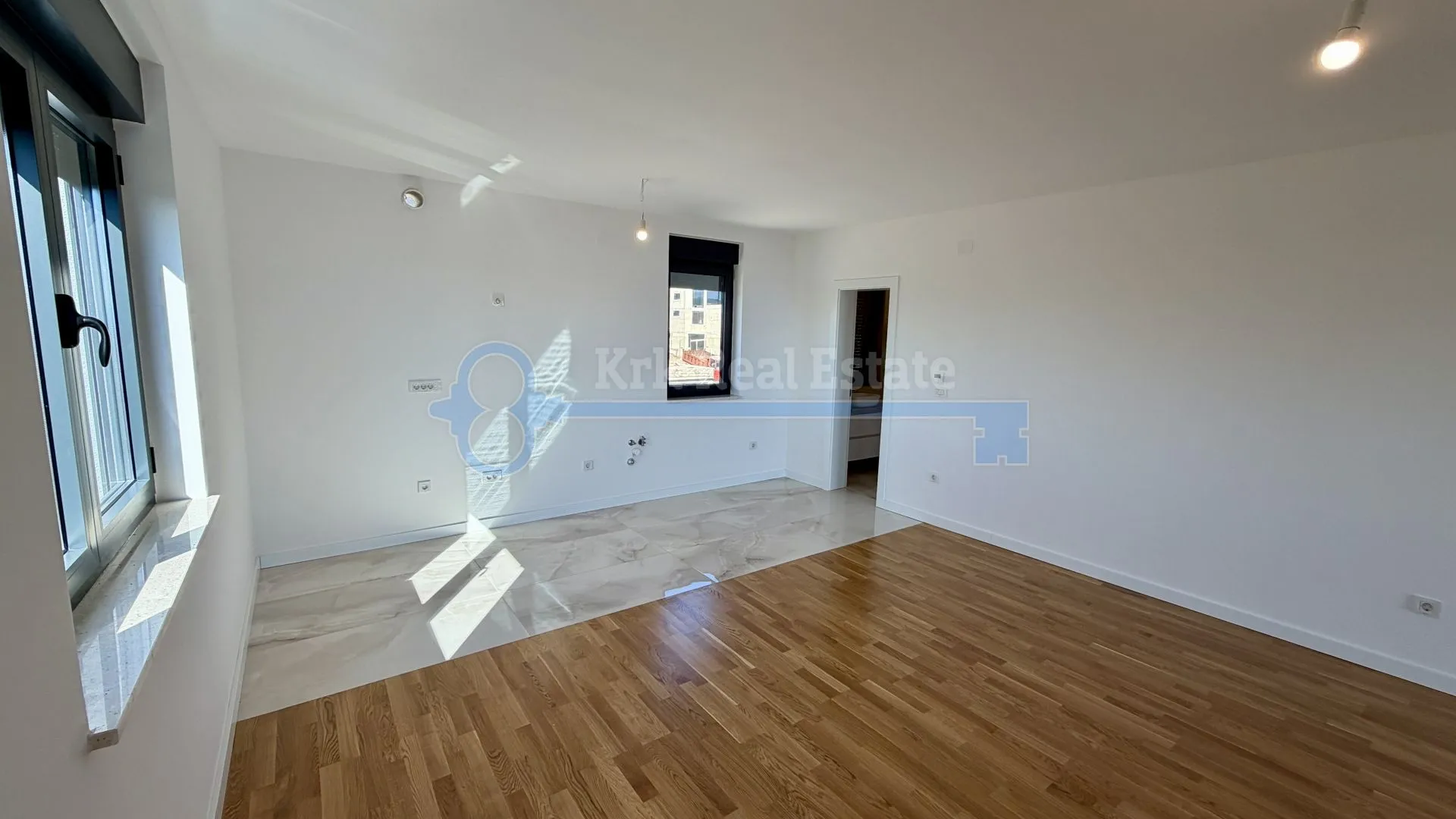 krk - dvoetažni apartman sa krovnom terasom - slika 25