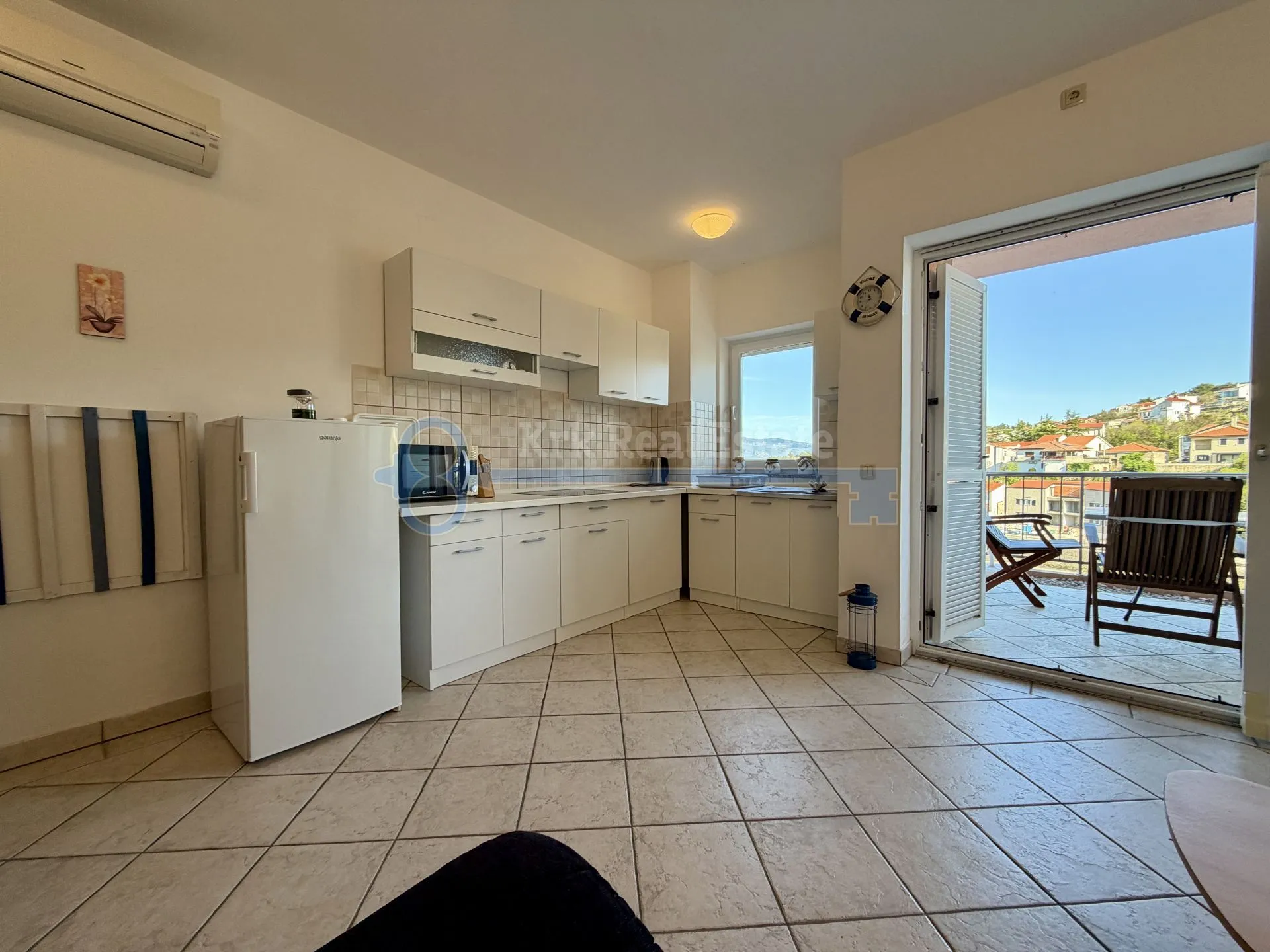 vrbnik - apartman s pogledom na more - slika 14