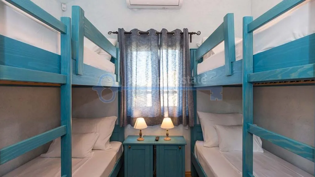 kras - villa sa bazenom i uređenom okućnicom - slika 15