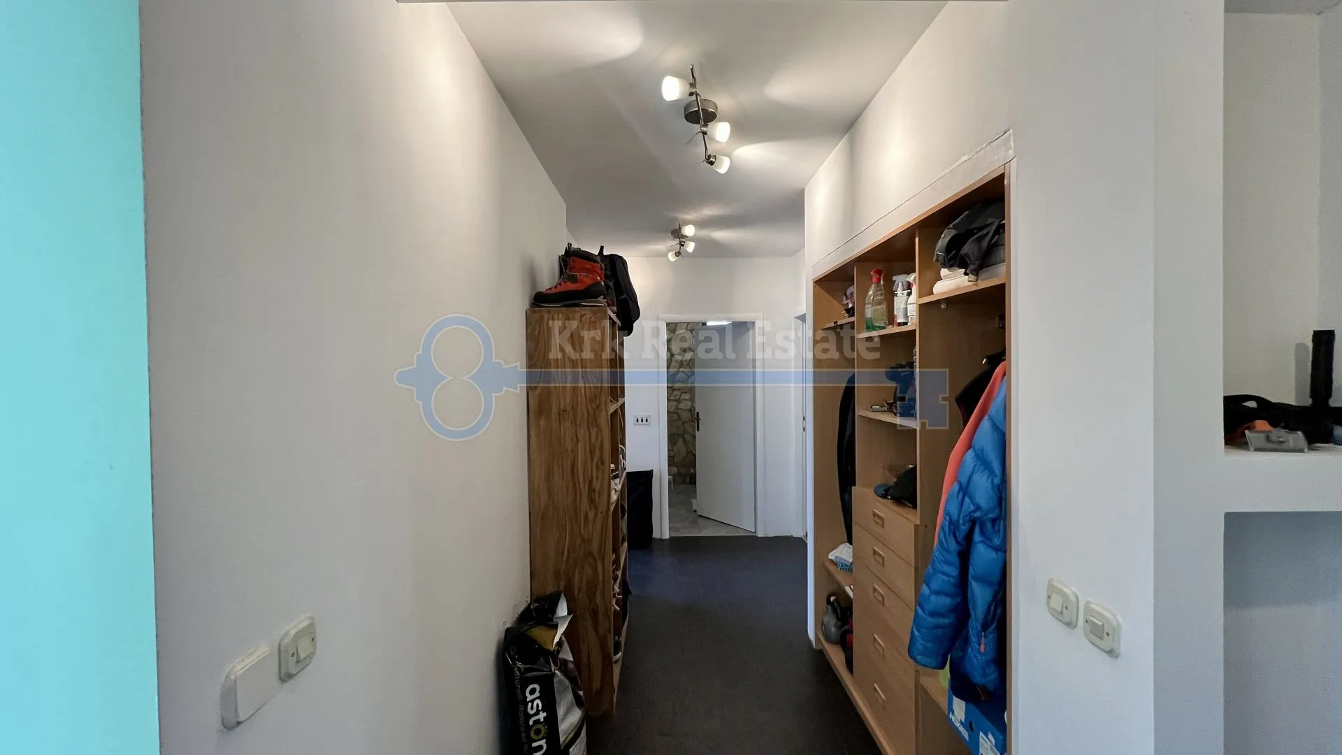 njivice - kuća sa tri apartmana i velikom okućnicom - slika 8