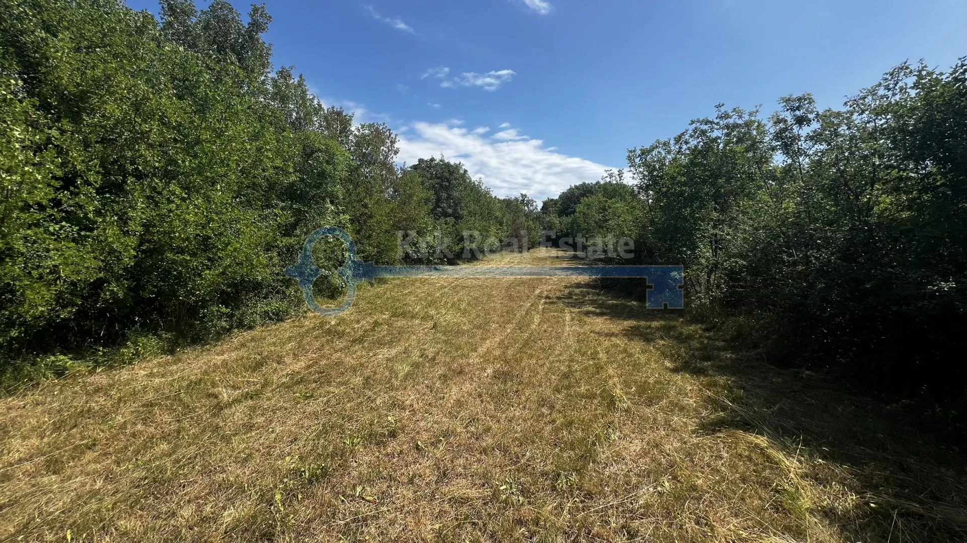 kras - zemljište na rubu građevinske zone, prilika za investiciju - slika 1